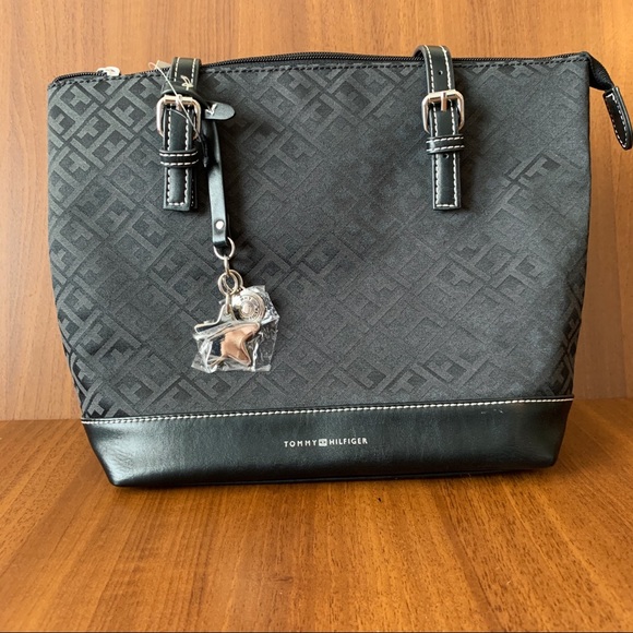Tommy Hilfiger Handbags - Tommy Hilfiger Shopper Tote